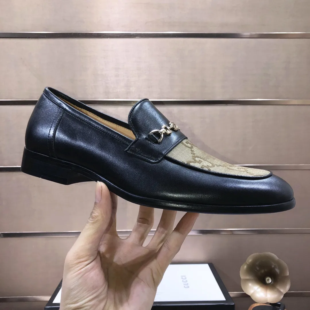 Factory batch 500💰Italy’s top luxury men’s shoe giant (GUCCI) (Gucci) (full cowhide lining) new arrival🍃Original European style🔰 Pleasant to the eye😍In order to make the shoes more durable and non-deformable🌀The production continues to follow traditional methods but there is still no lack of innovation💪The original sheepskin is selected for the leather♻️Smooth, natural and extra bright⭐Made of imported cowhide The rich man’s first choice 38-45 (45 customized)